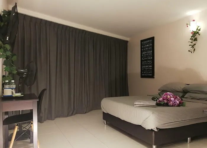 Livecom Hotel